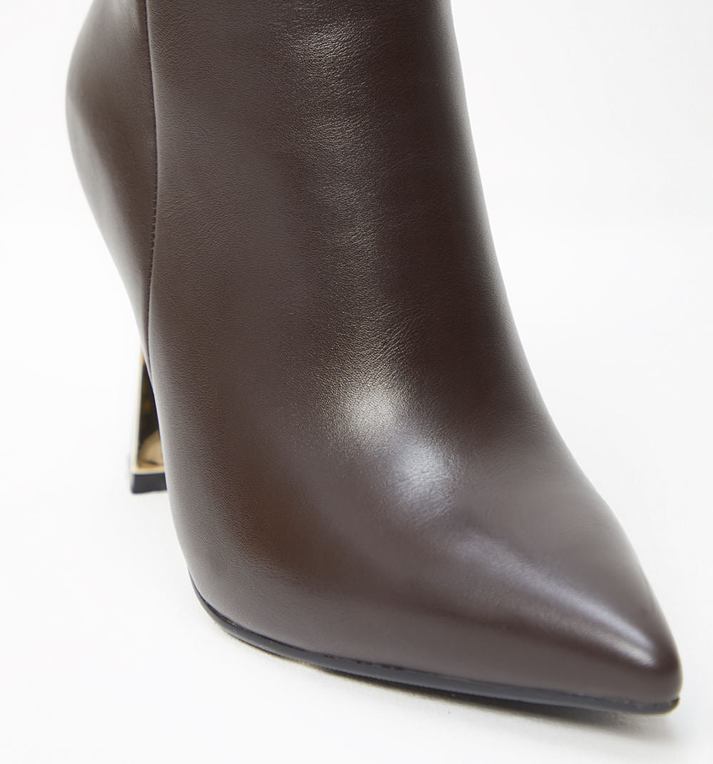 Bota Cana Alta Con Herraje Decorativo