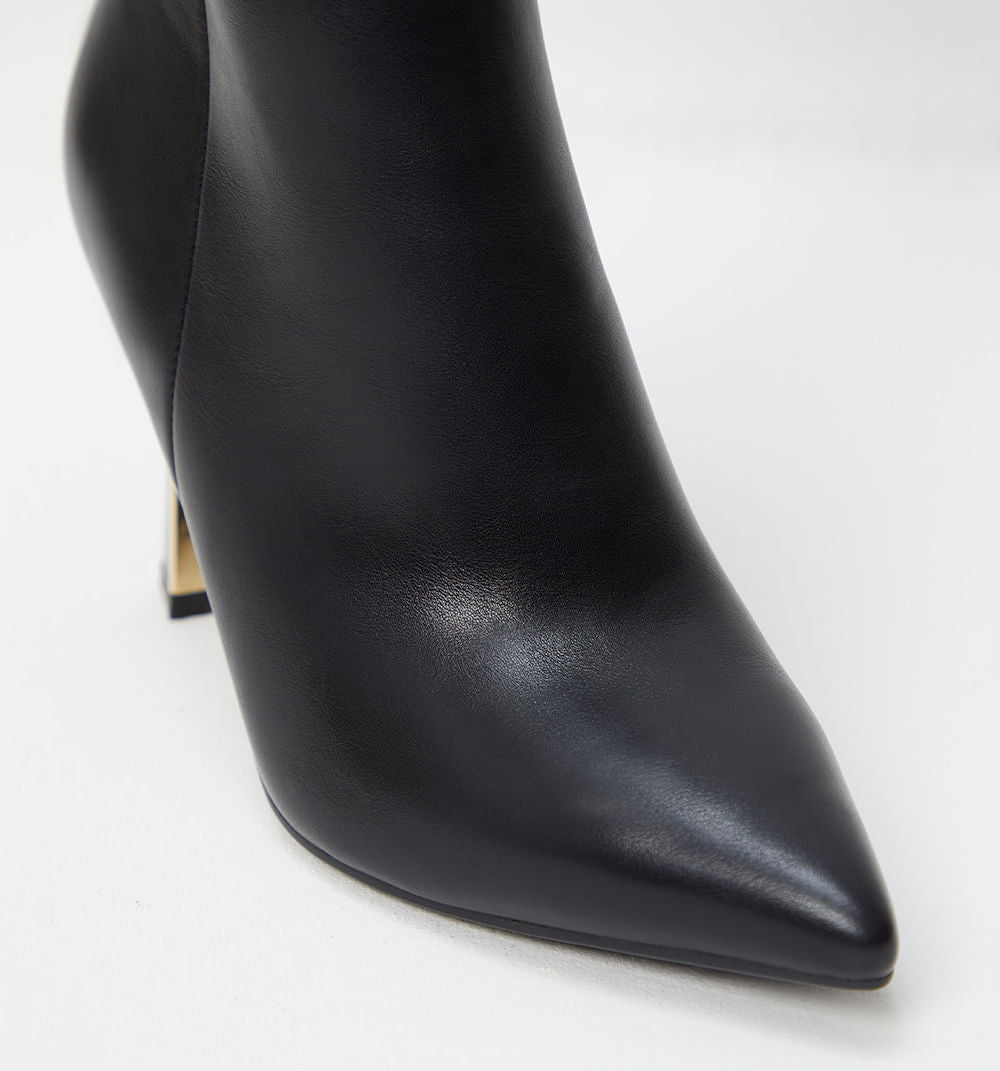 Bota Cana Alta Con Herraje Decorativo