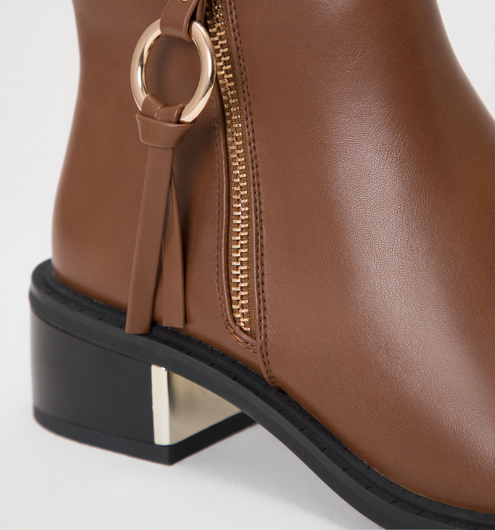 Botin Con Herraje Decorativo S085016