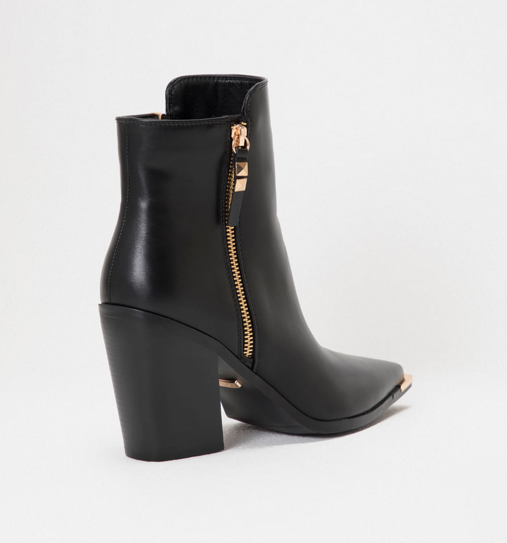 Botin Con Puntera Metalica - Negro