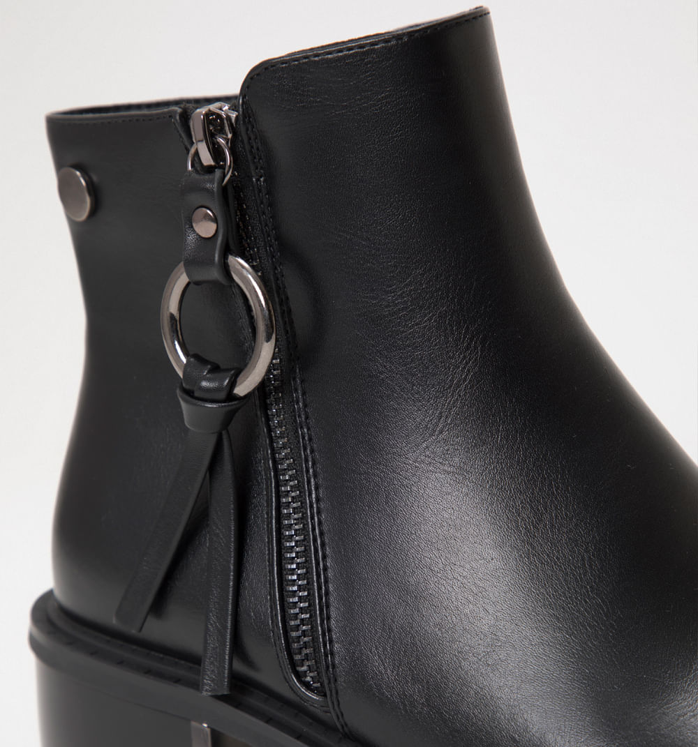 Botin Con Herraje Decorativo S085016