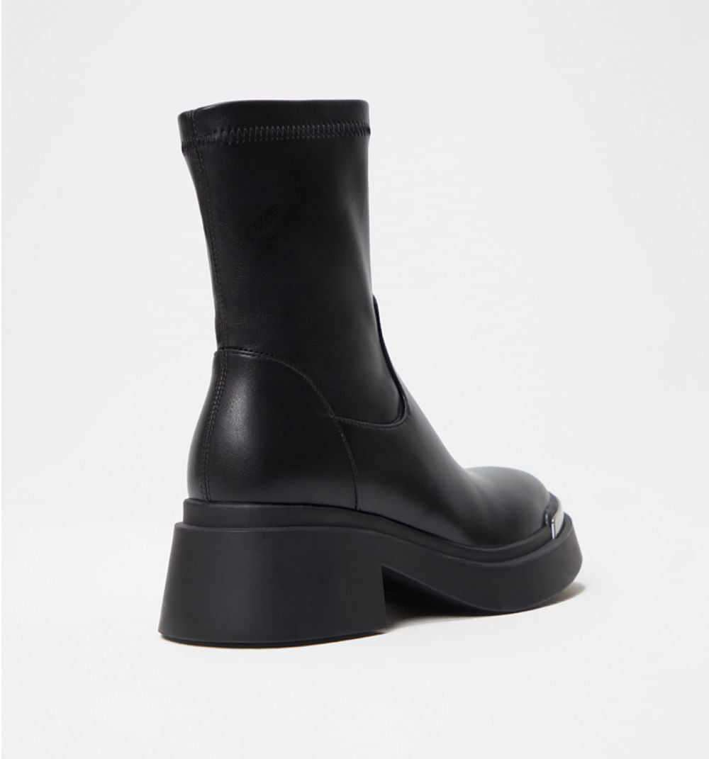 Botin Con Puntera Metalica