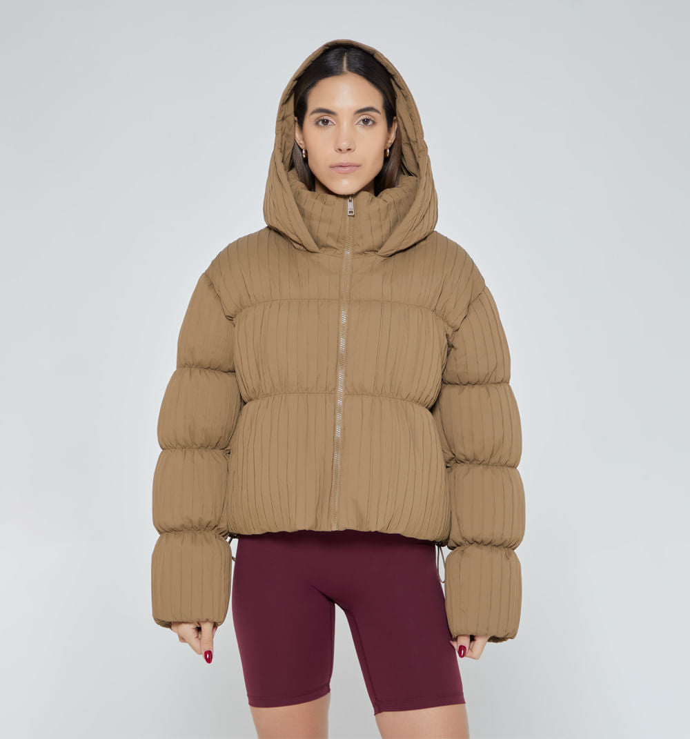 Chamarra Acolchada Cuello Alto Con Capucha