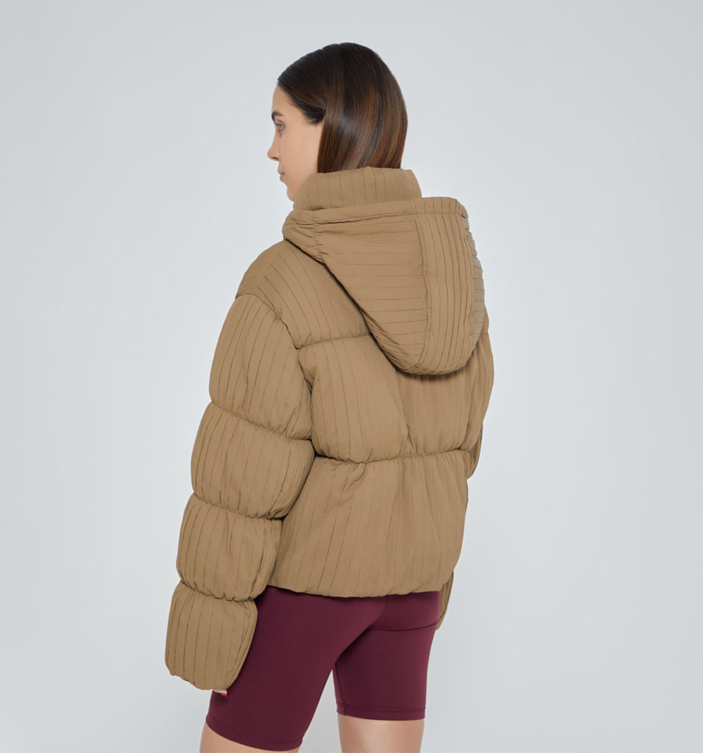 Chamarra Acolchada Cuello Alto Con Capucha