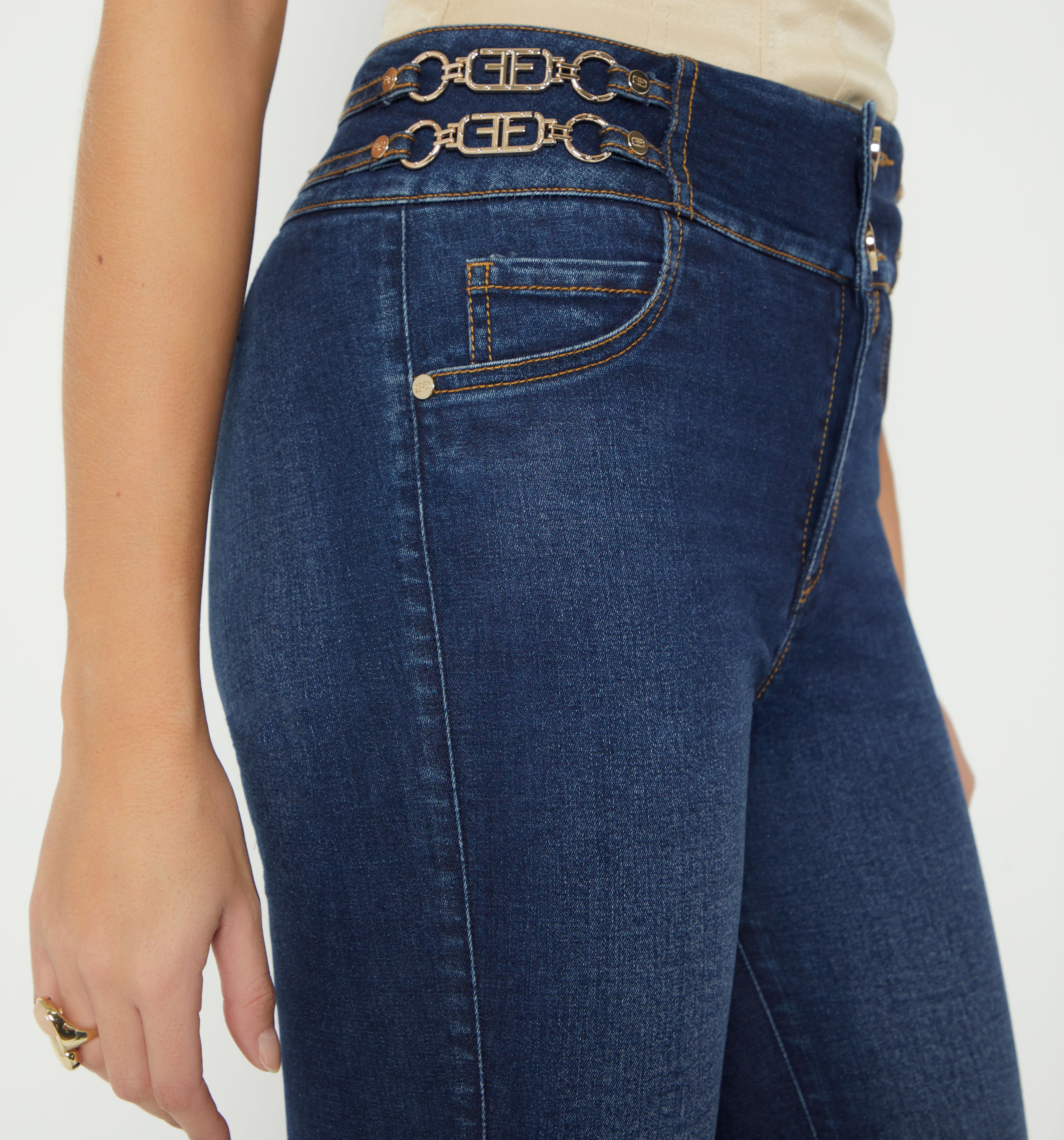 Jean Ultraslim Alto Levanta Cola Herraje
