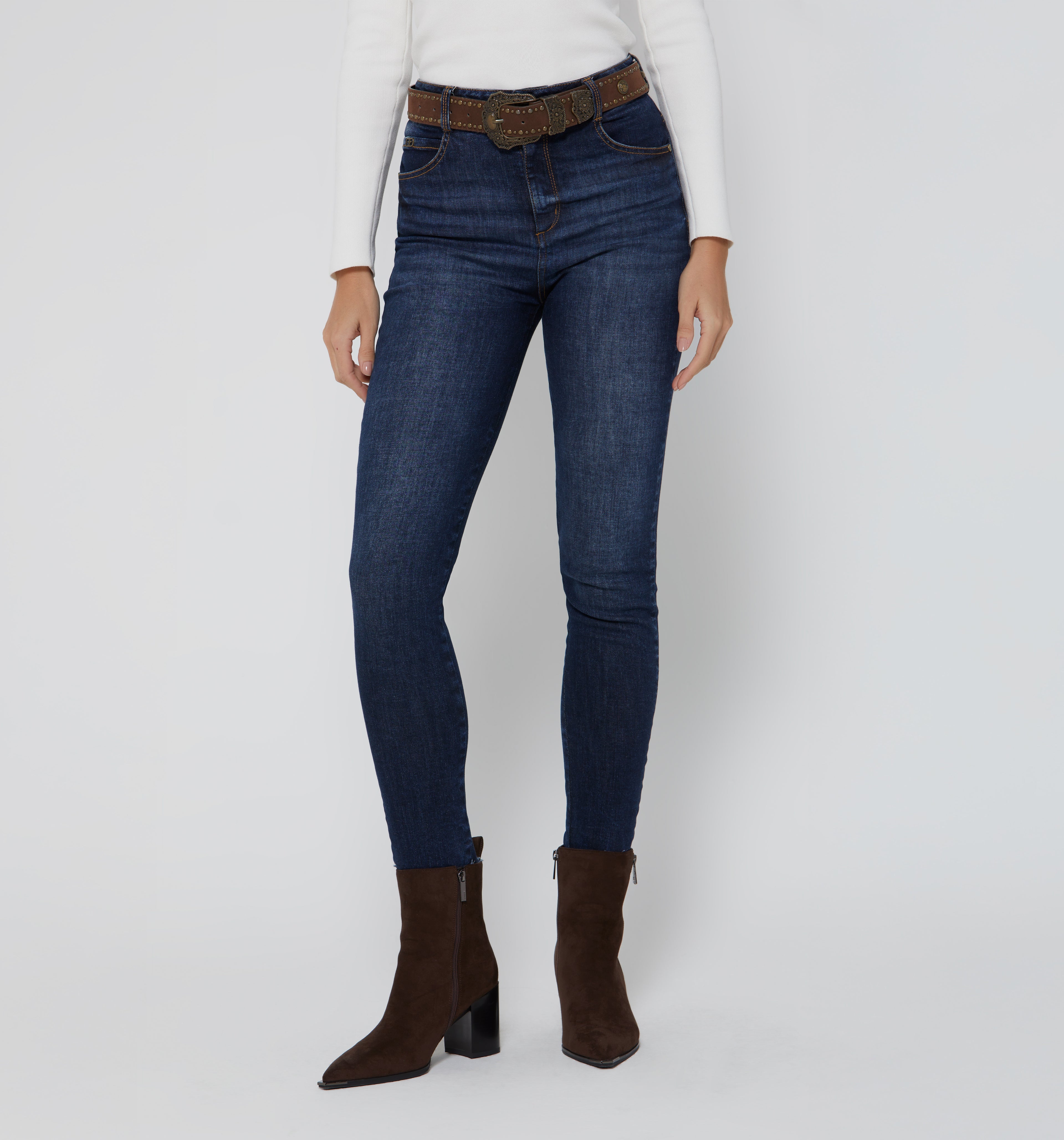 Jean Skinny Cinco Bolsillos Con Correa