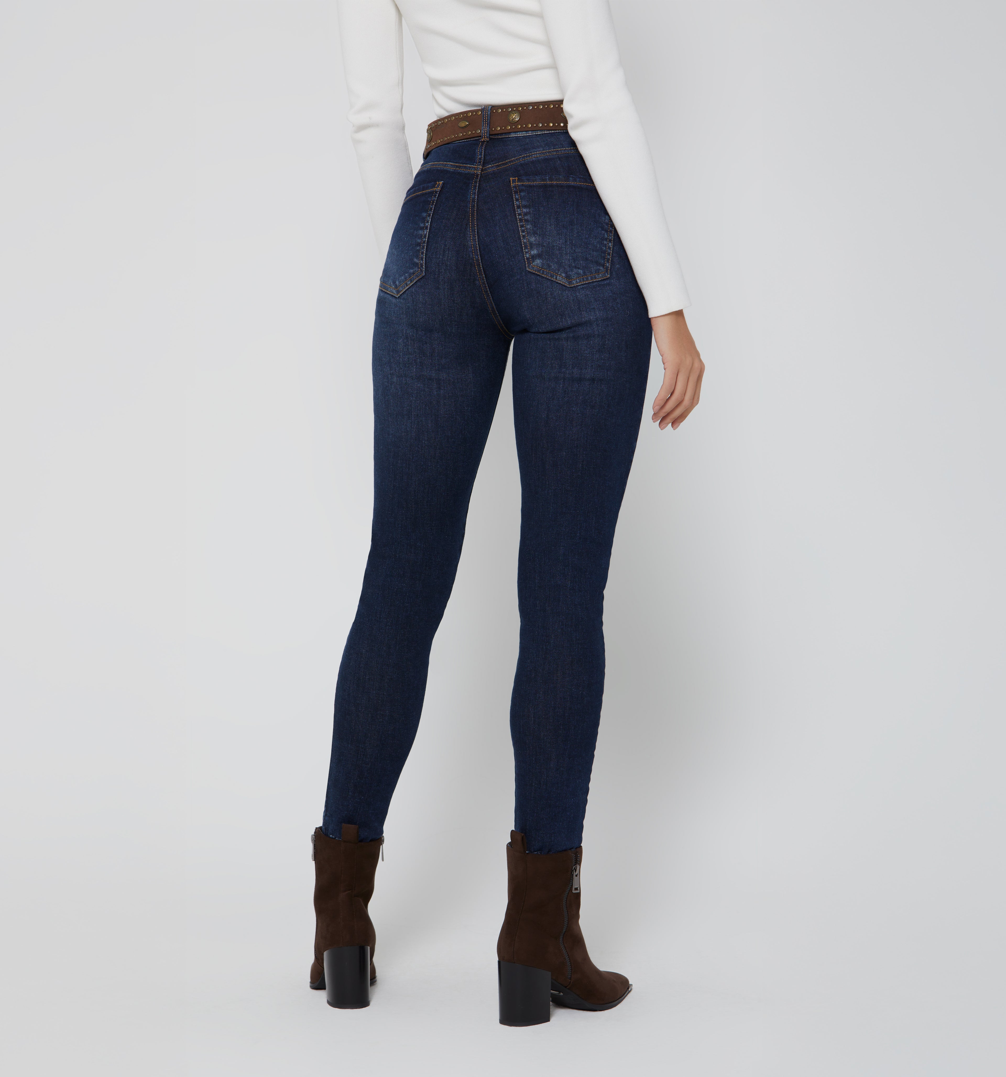 Jean Skinny Cinco Bolsillos Con Correa