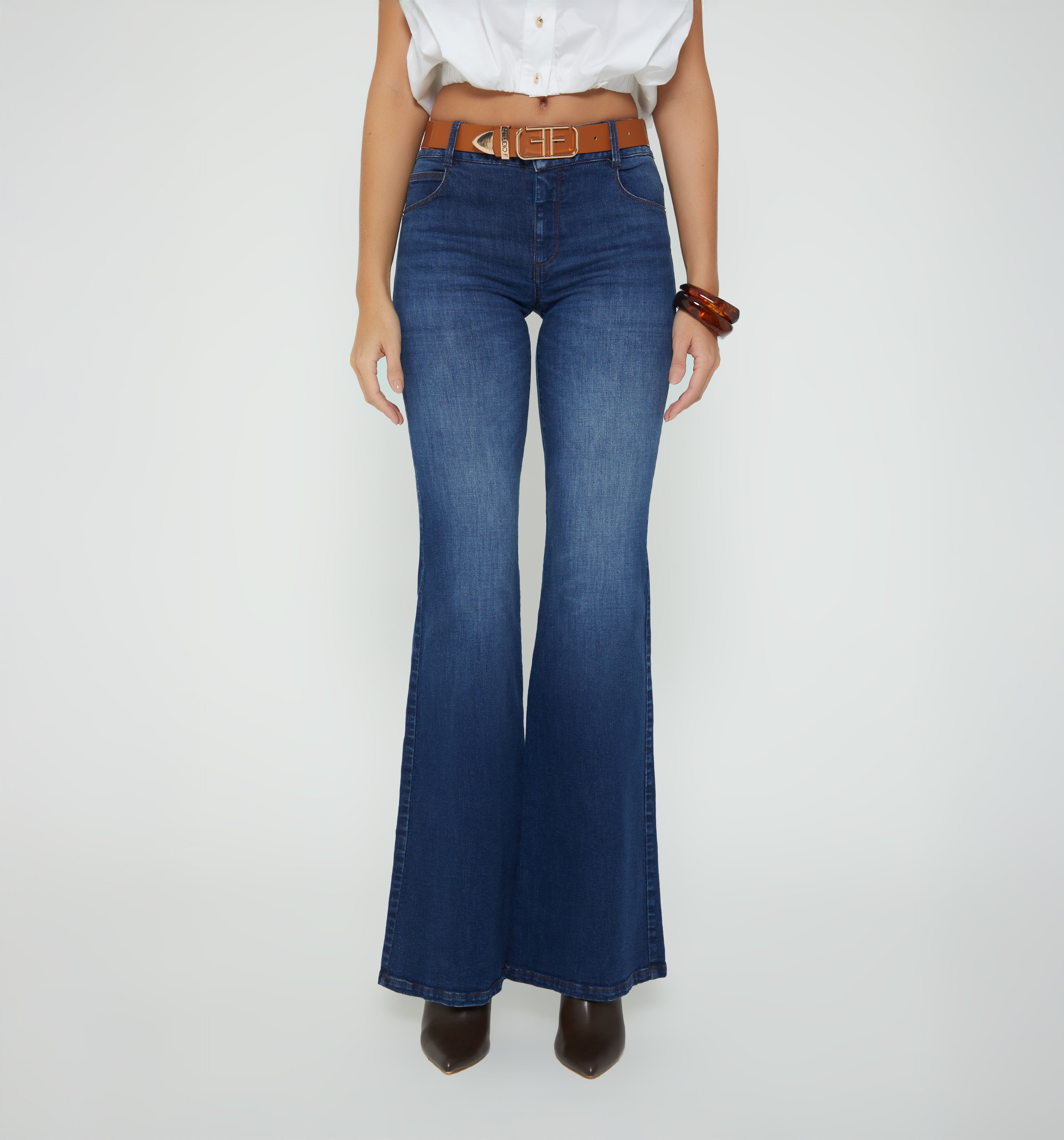 Jeans Campana Tiro Medio Cinturon