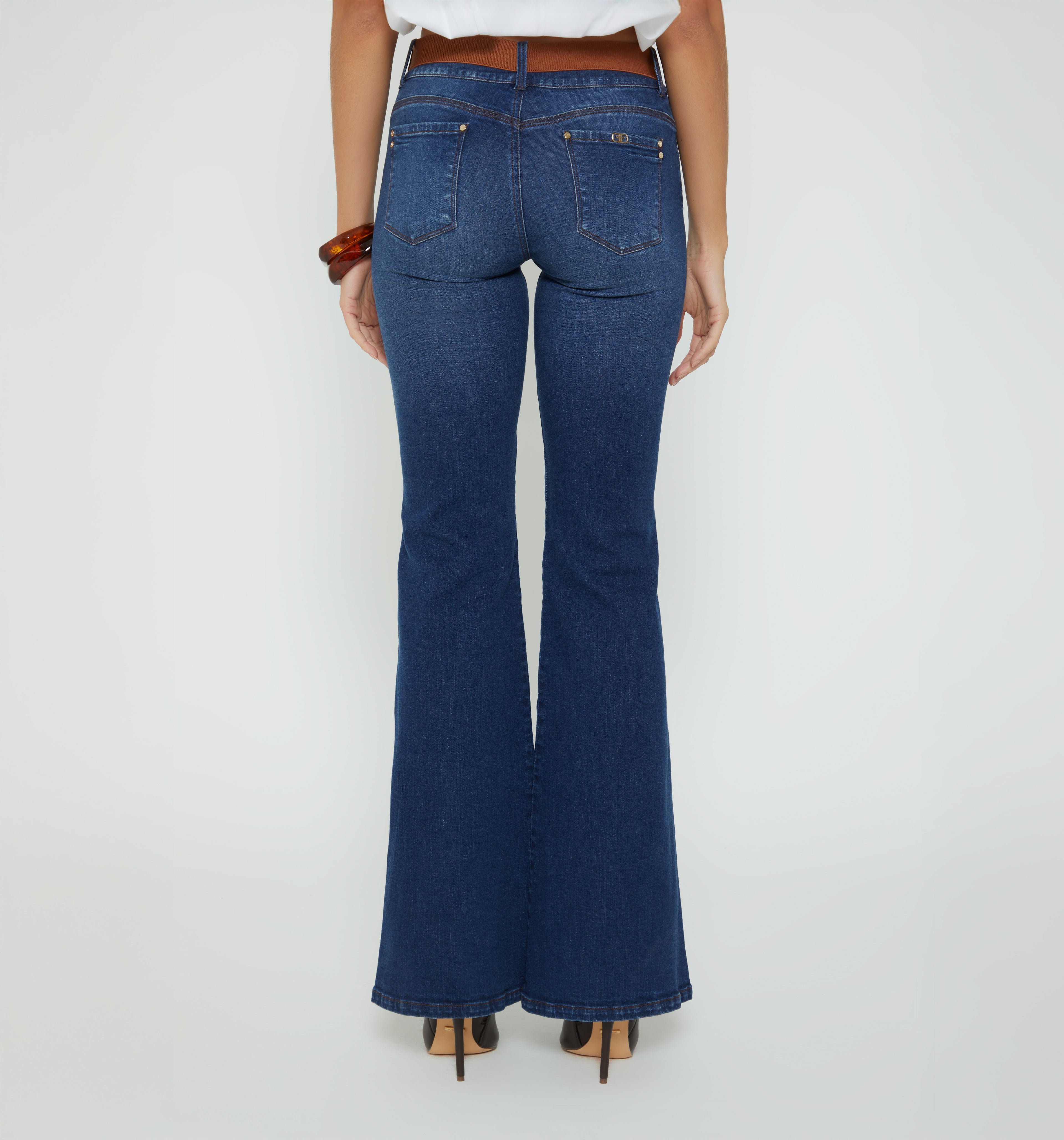 Jeans Campana Tiro Medio Cinturon