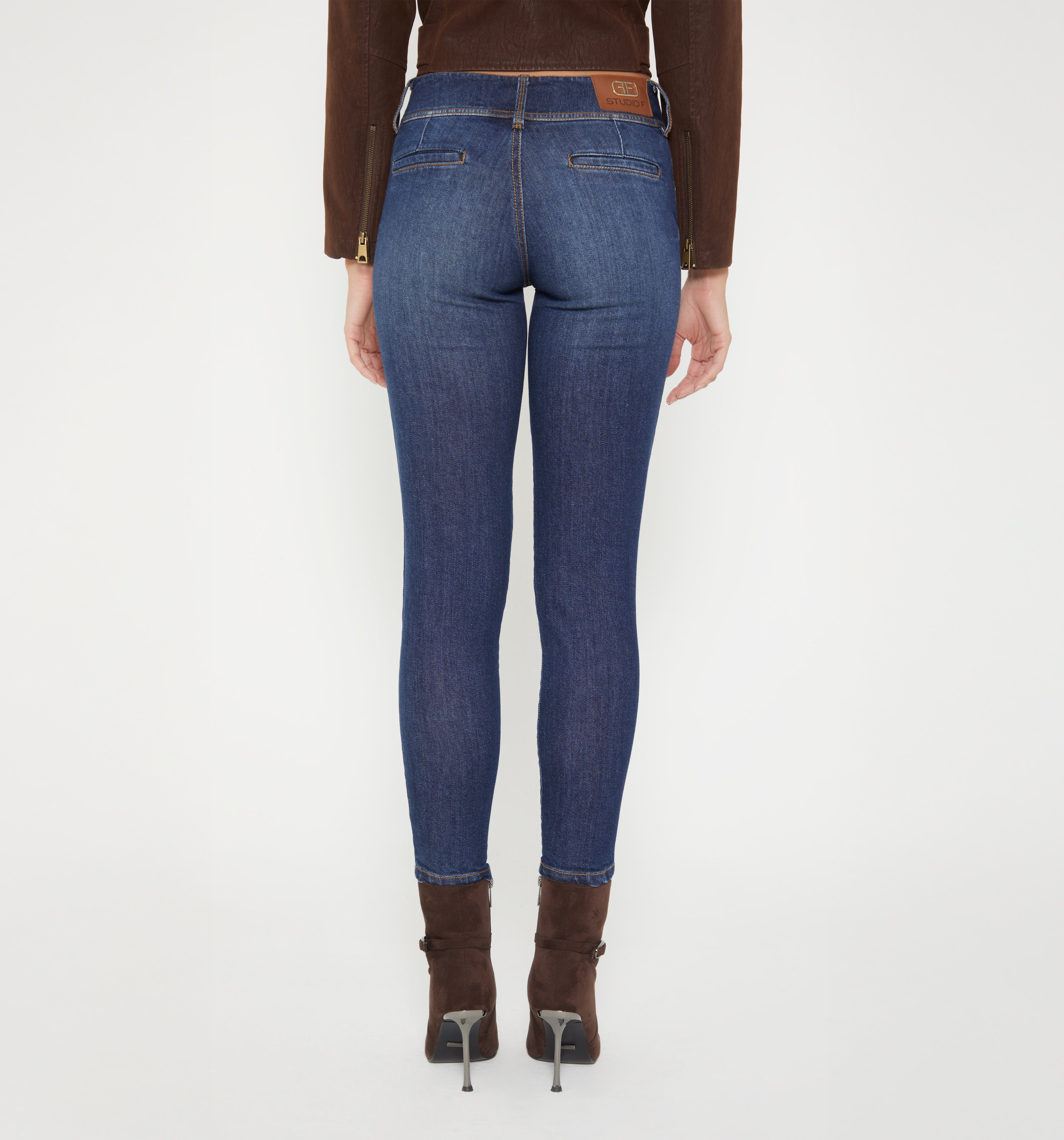 Jean Skinny Tiro Medio Con Ribete