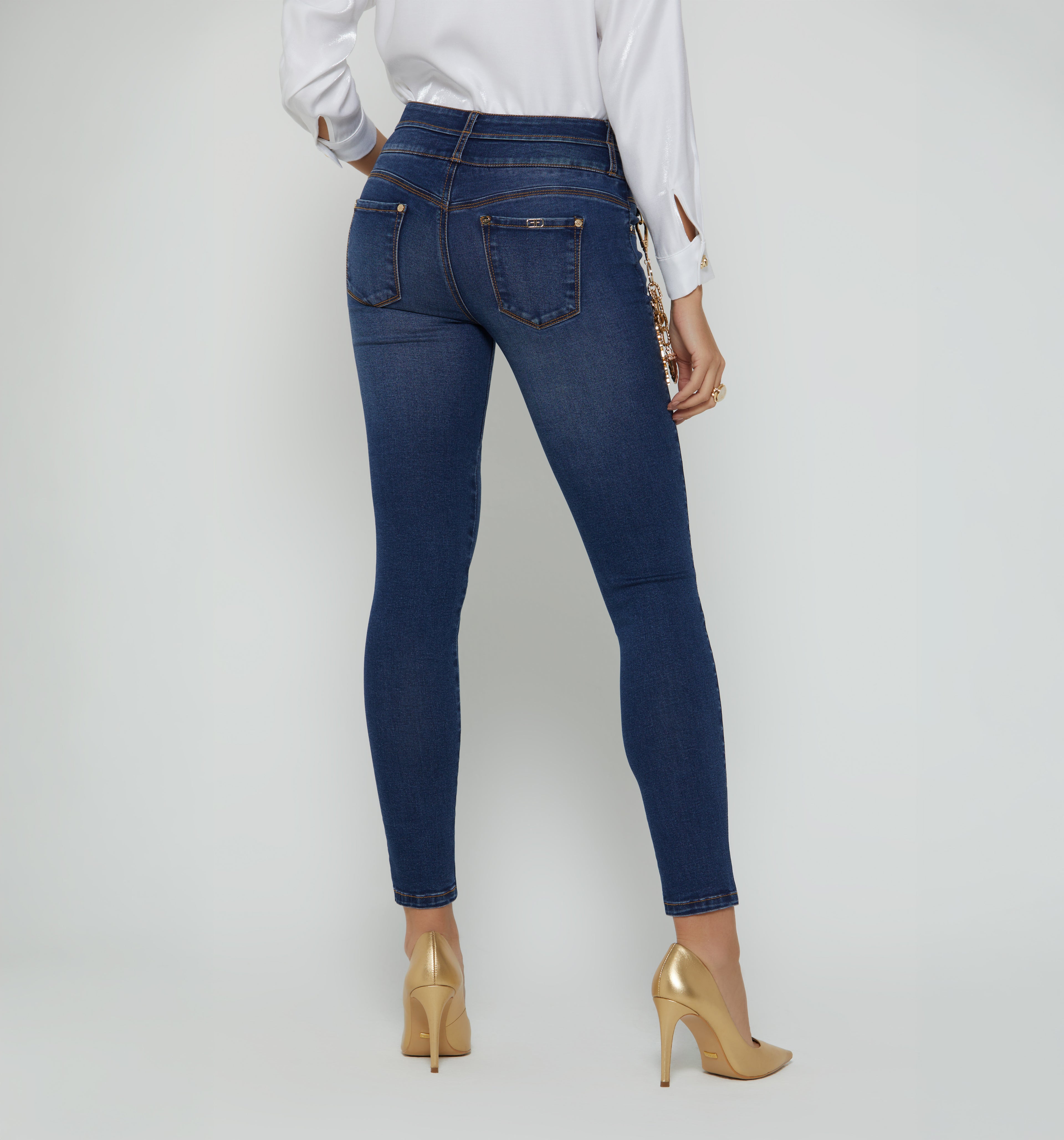Jean Ultraslim Medio Cortes Y Borla