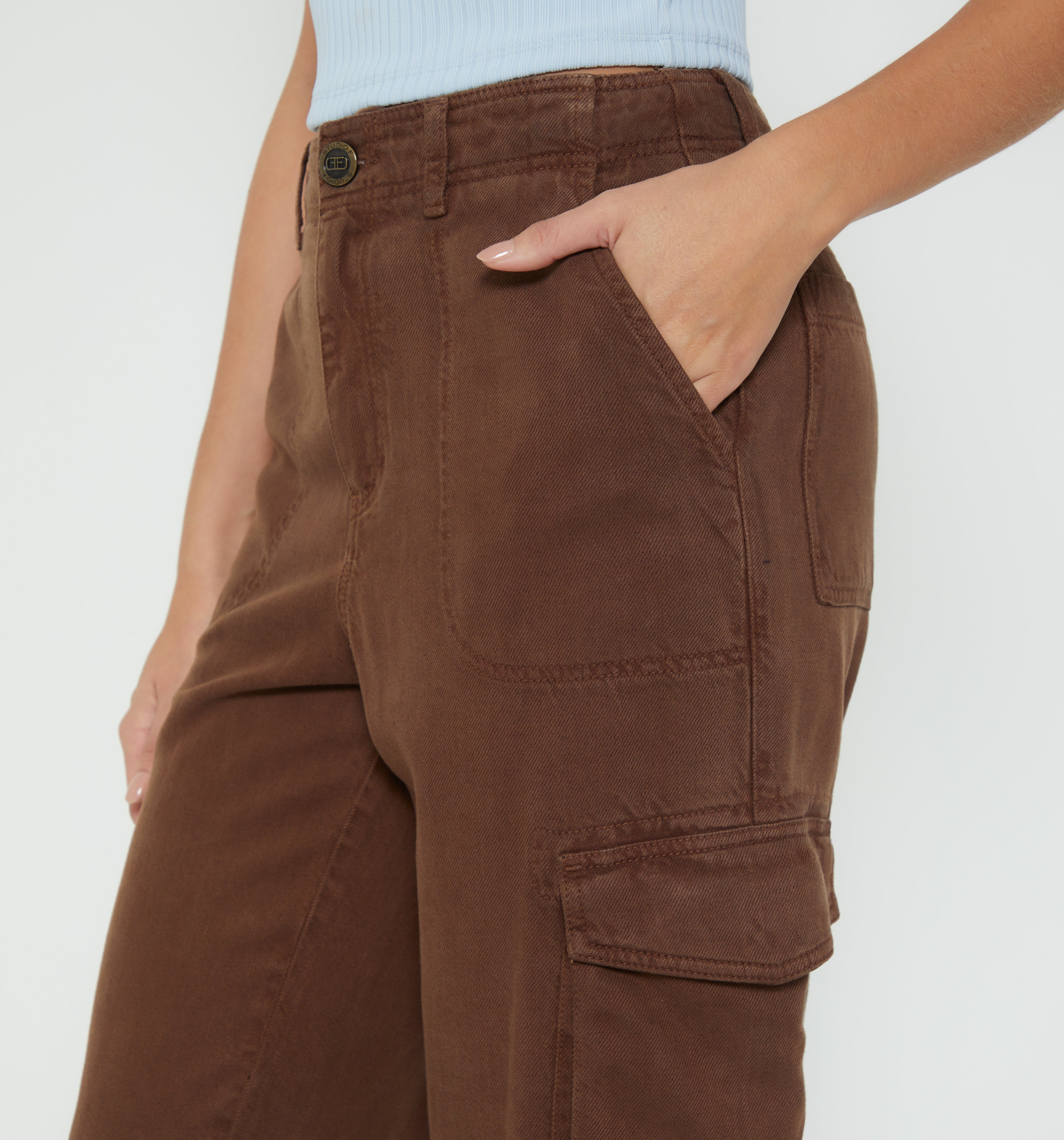 Jogger Tiro Alto Bolsillos Con Tapas