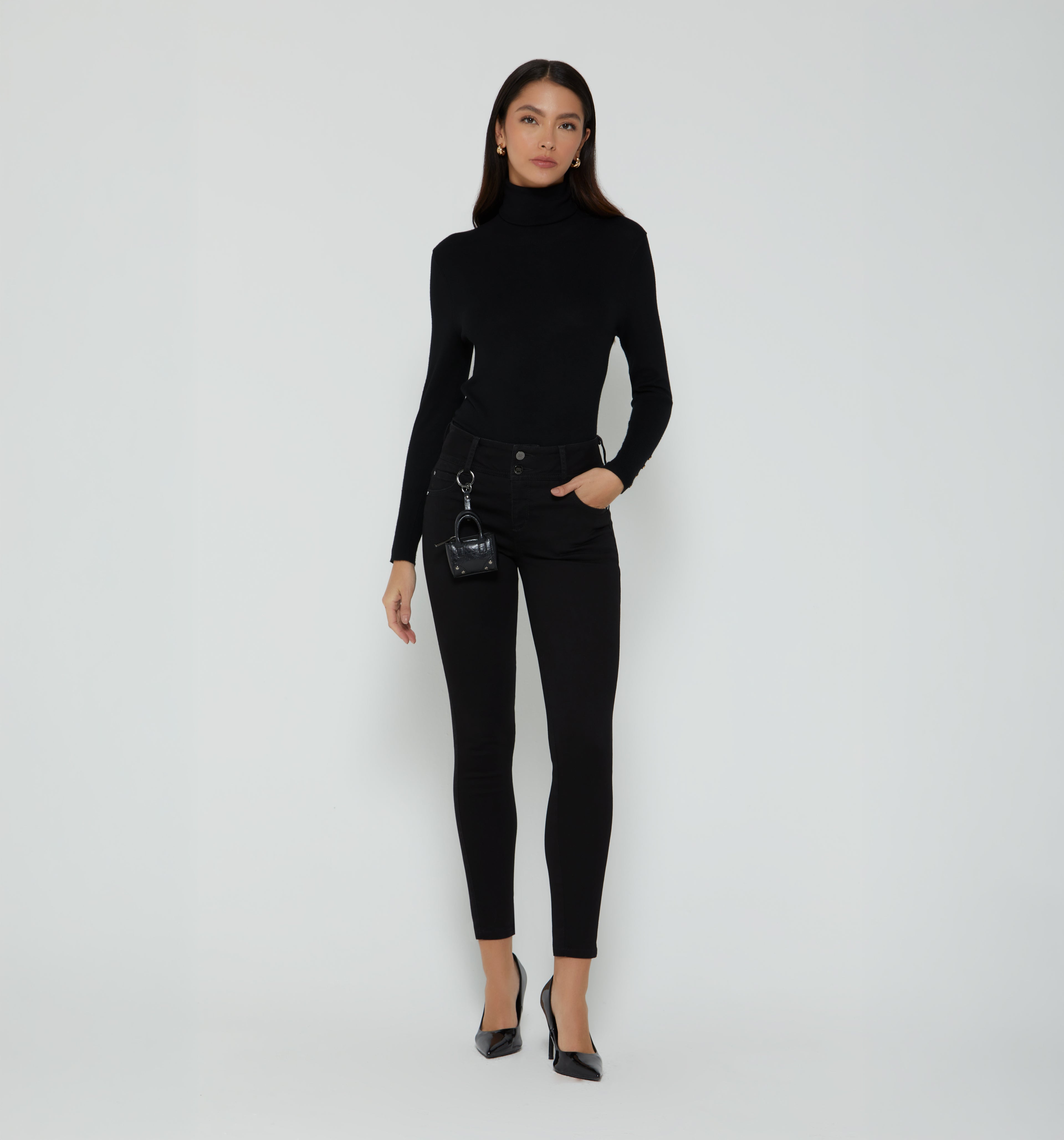 Jean Skinny Tiro Medio 5 Bolsillos Borla
