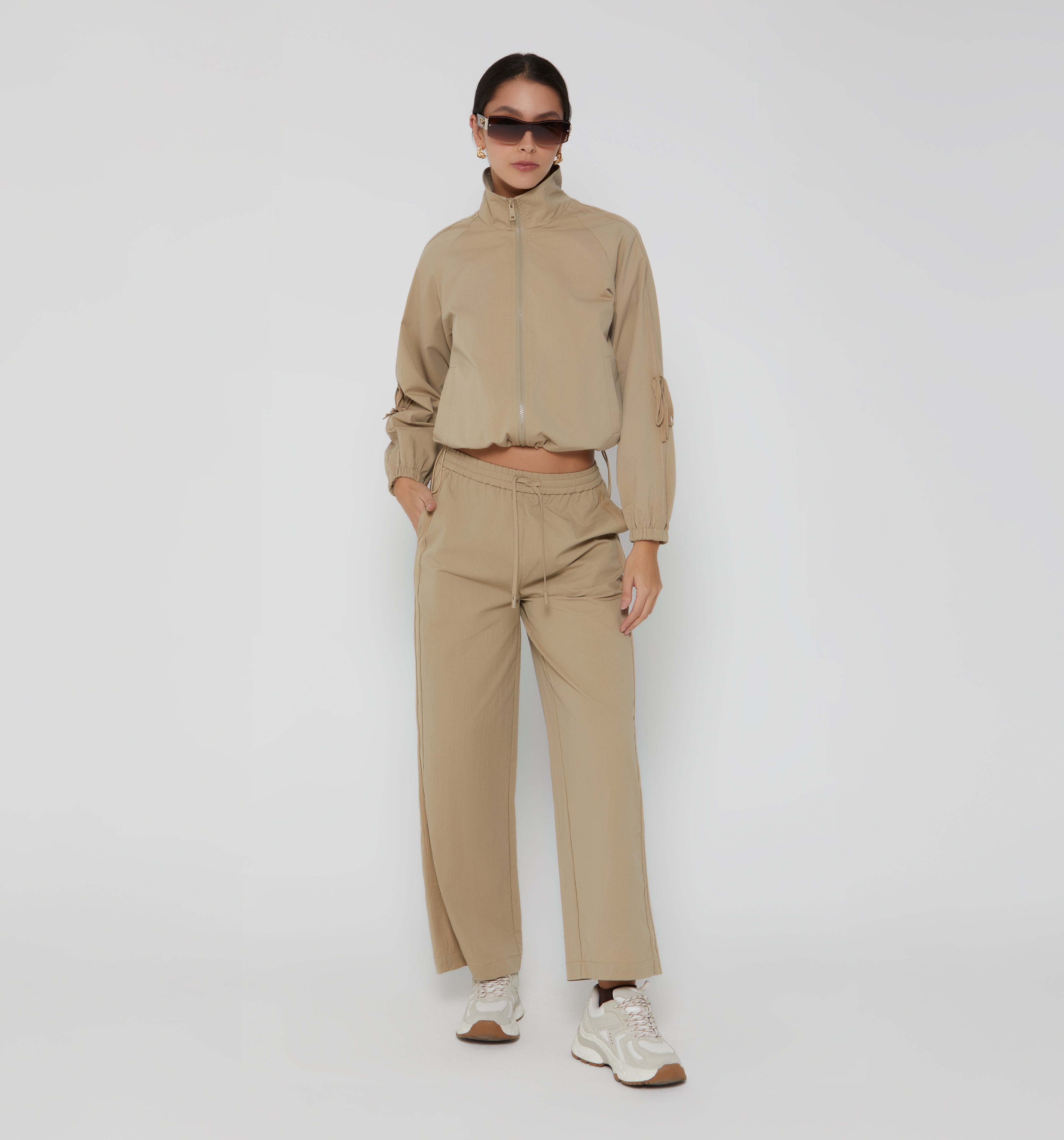 Pantalón Con Cordones Al Costado