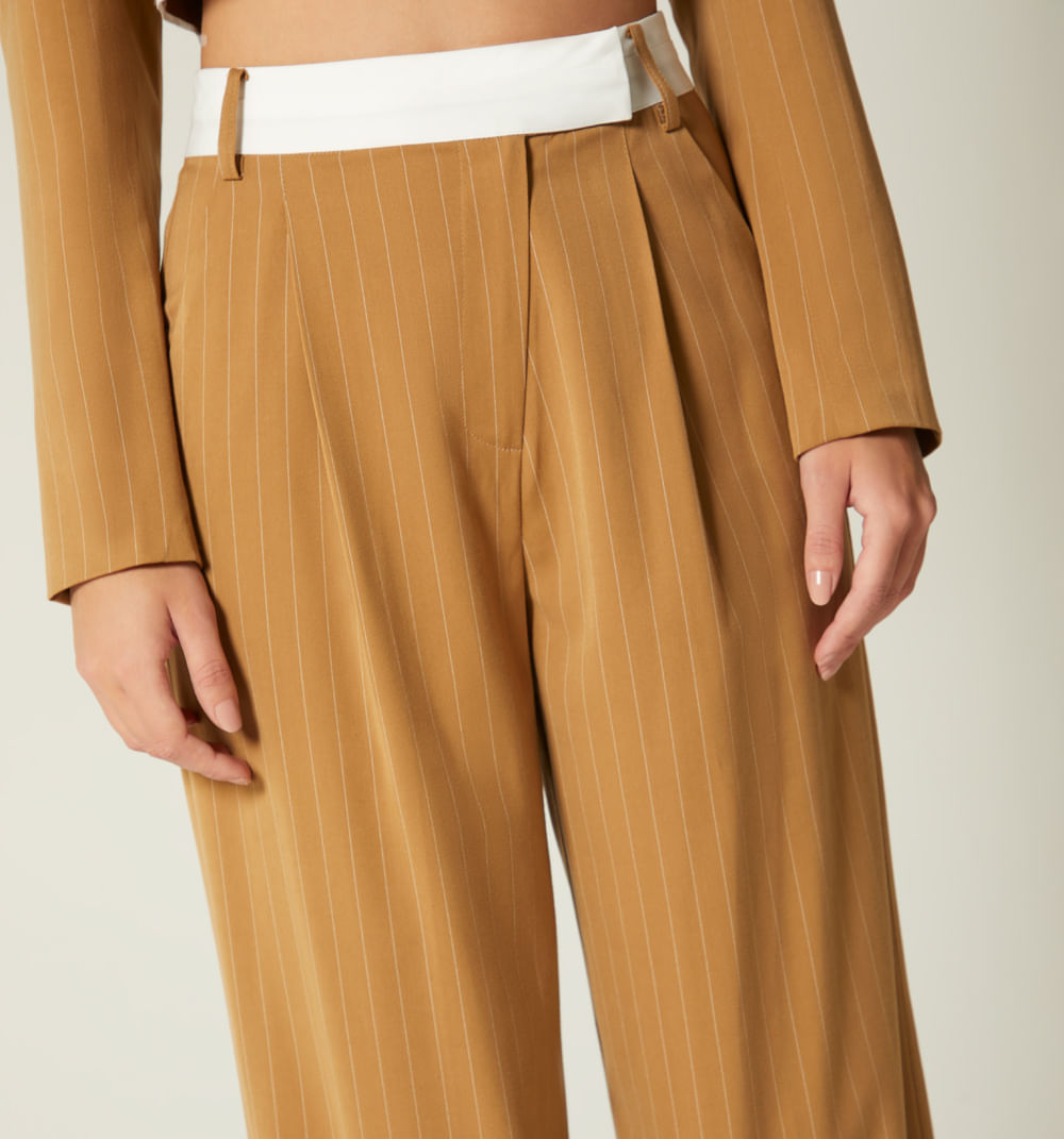 Pantalon  Con  Contraste  En Pretina