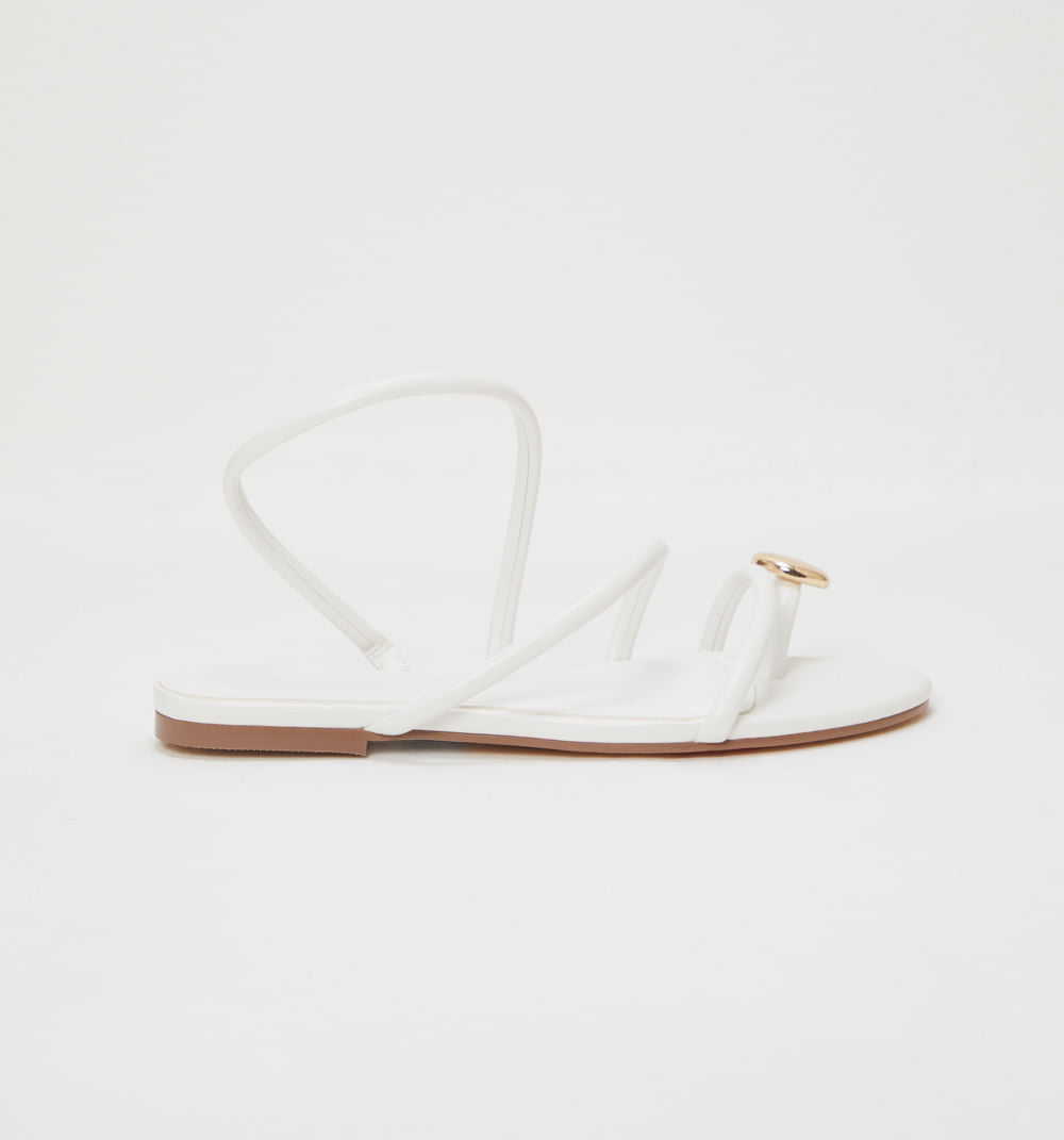 Sandalia Plana Con Detalles Metalicos