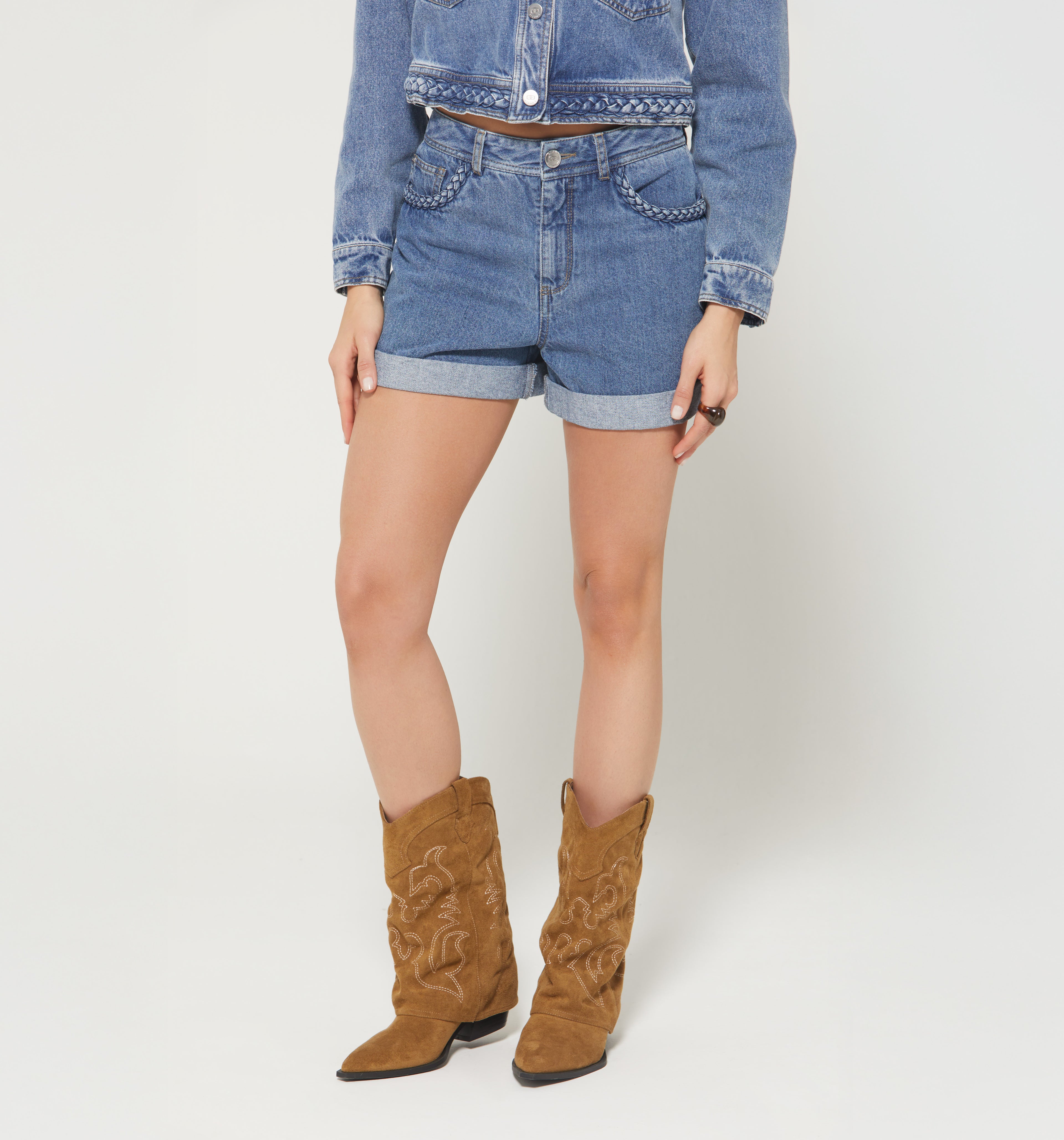 Short Tiro Alto 5 Bolsillos Con Trenza