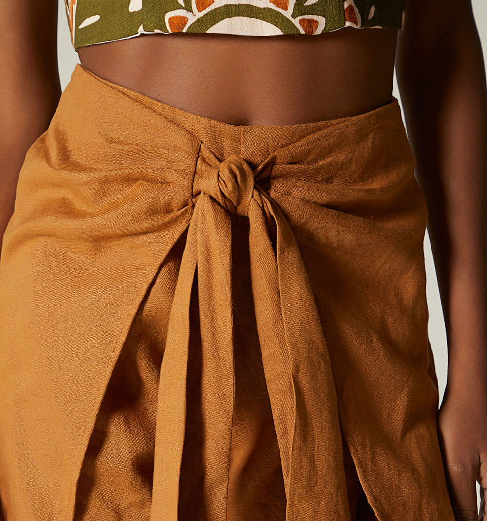 Short Tiro Alto Con Amarre Adelante