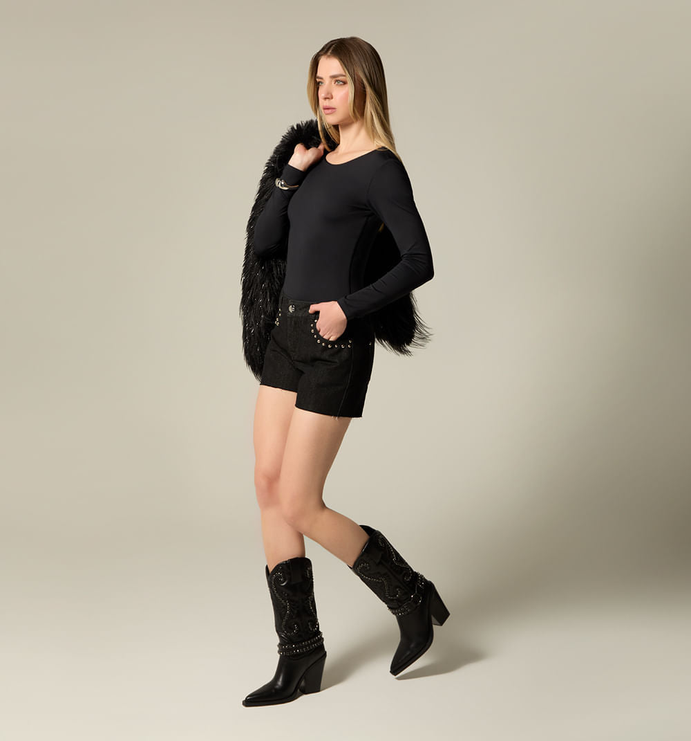 Short Tiro Medio Bolsillos Con Taches