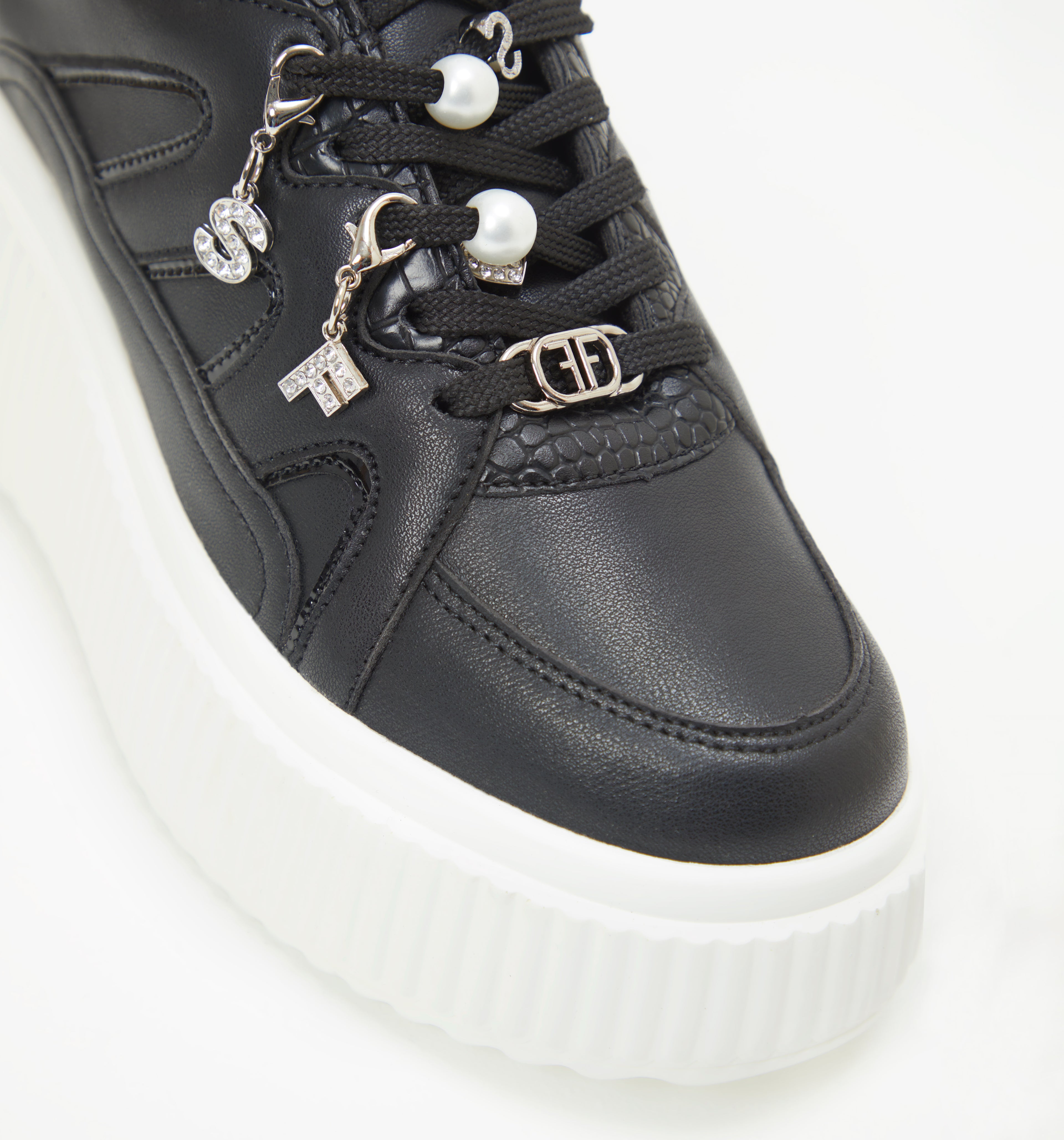 Tenis Chuncky Charms