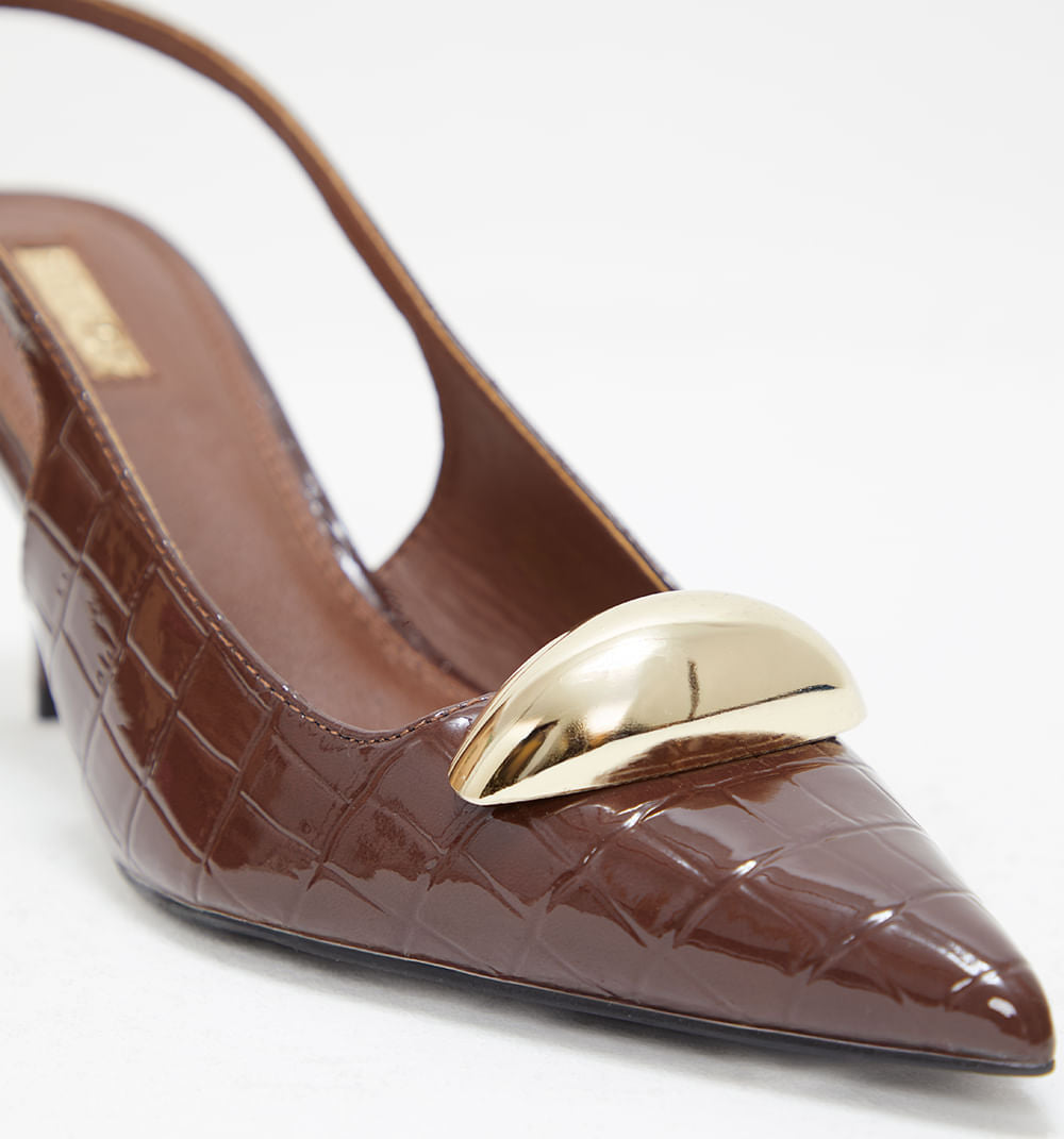 Zapato Cerrado Croco Con Aplique