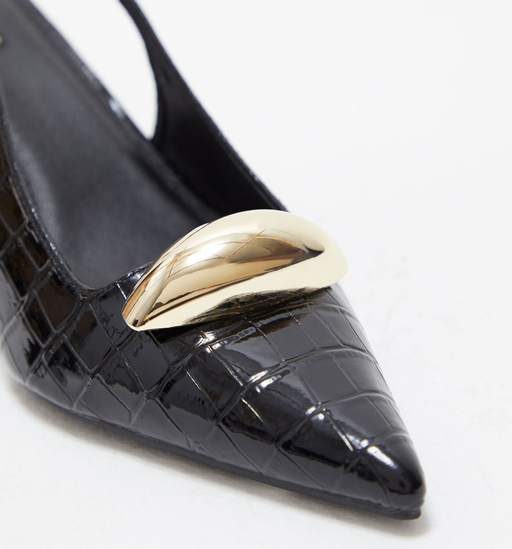 Zapato Cerrado Croco Con Aplique