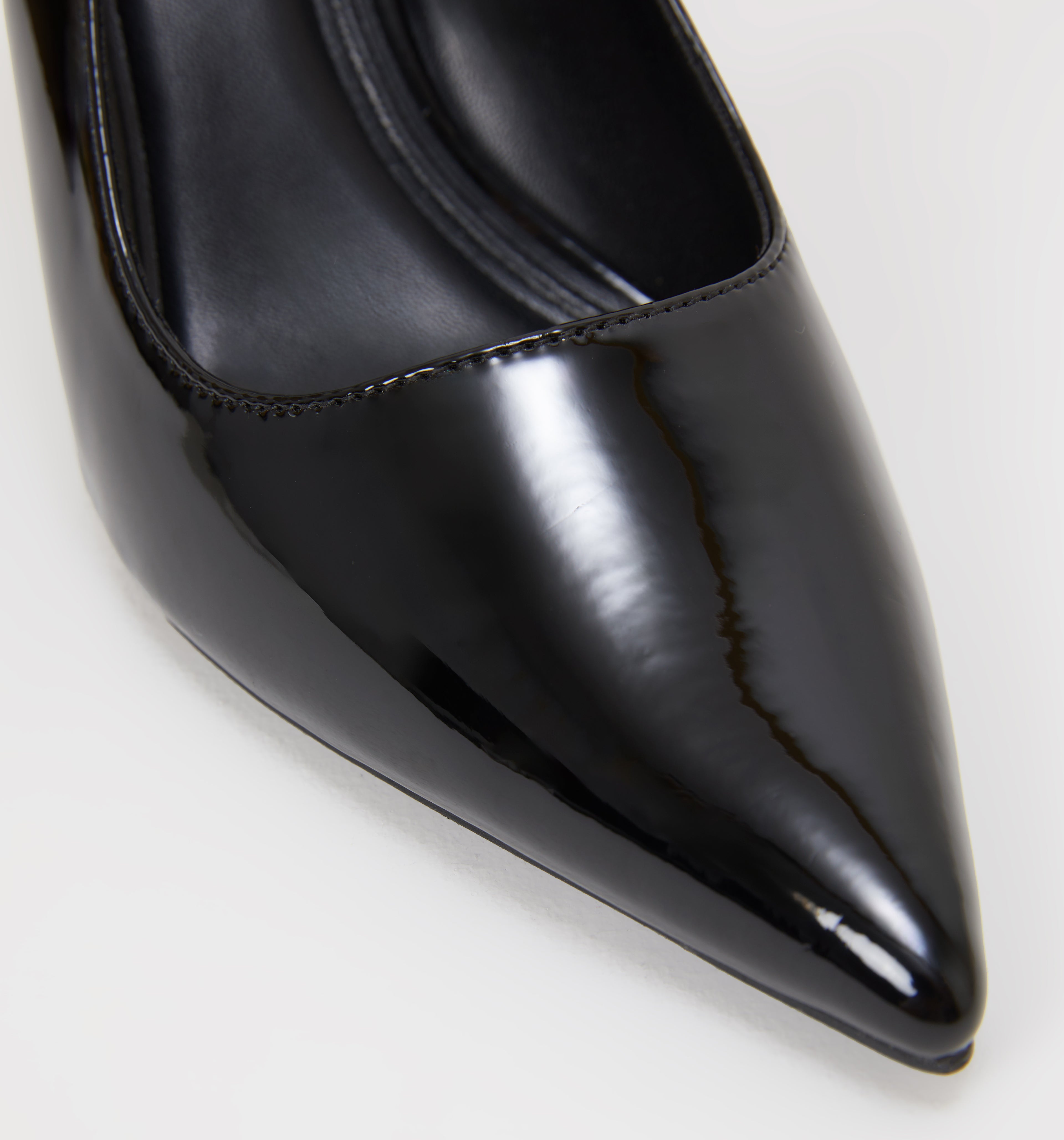 Stiletto Con Tira Al Talón