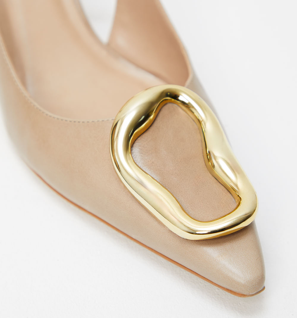Zapato Cerrado Cuero Con Herraje
