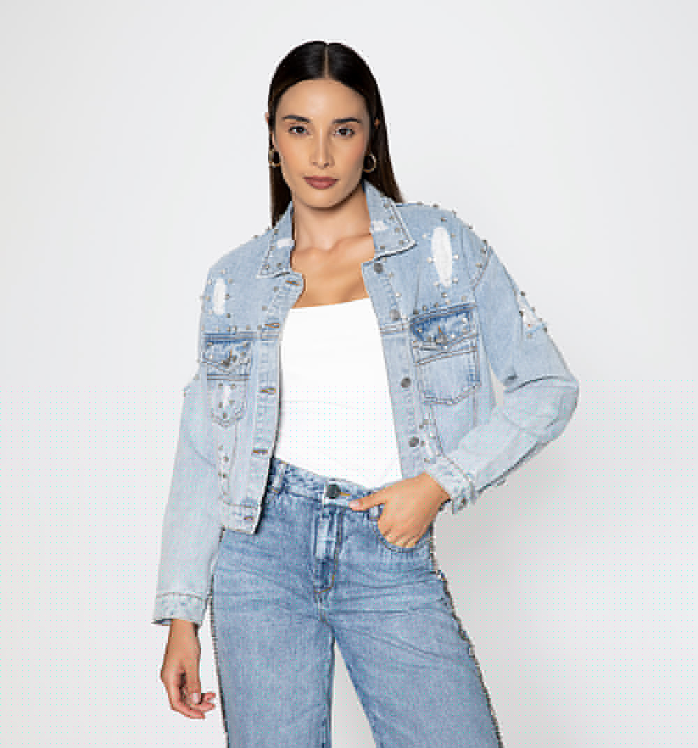 Chamarra En Denim Con Destroyed Y Crista