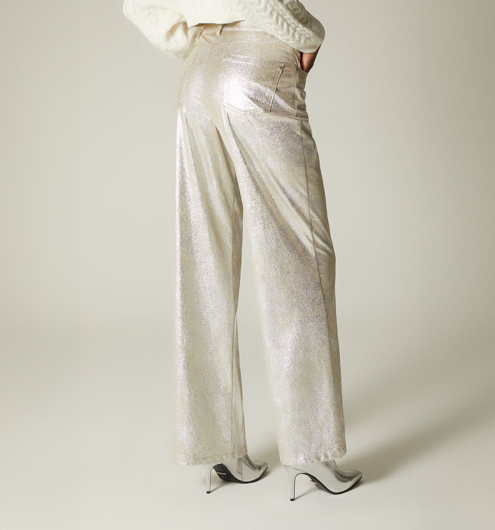 Pantalon Tiro Medio Con Herrajes