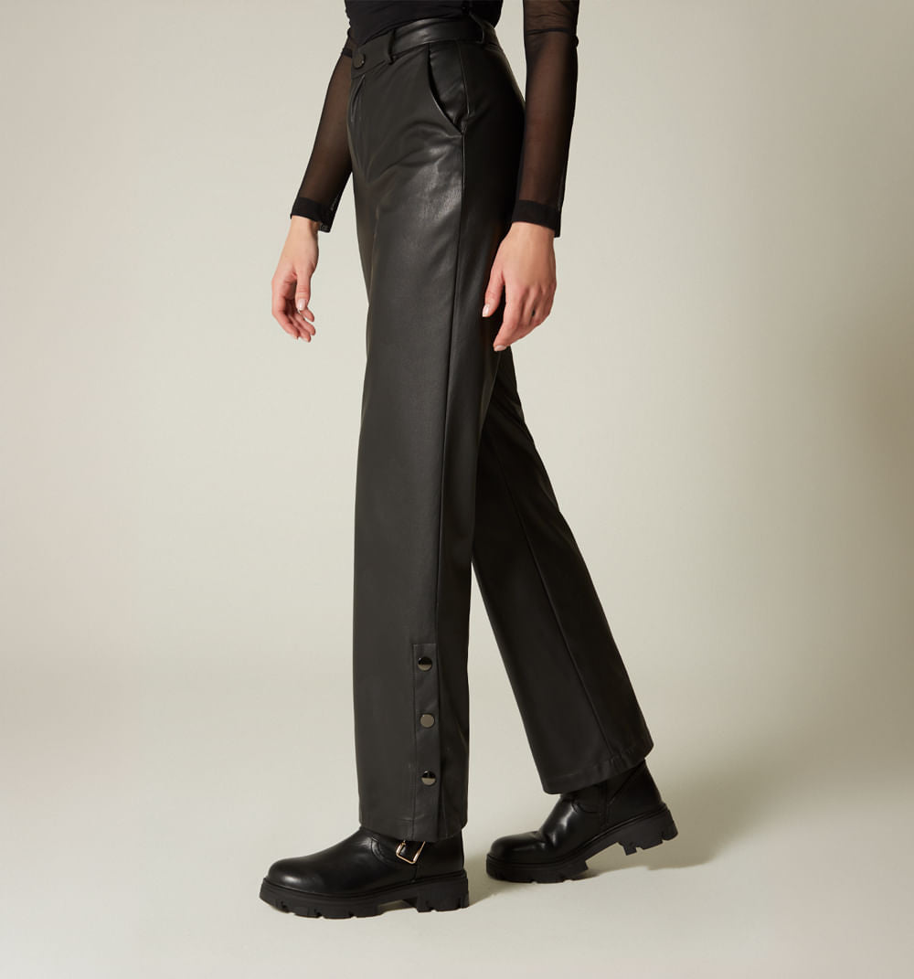 Pantalon Tiro Alto Con Detalle En Bota