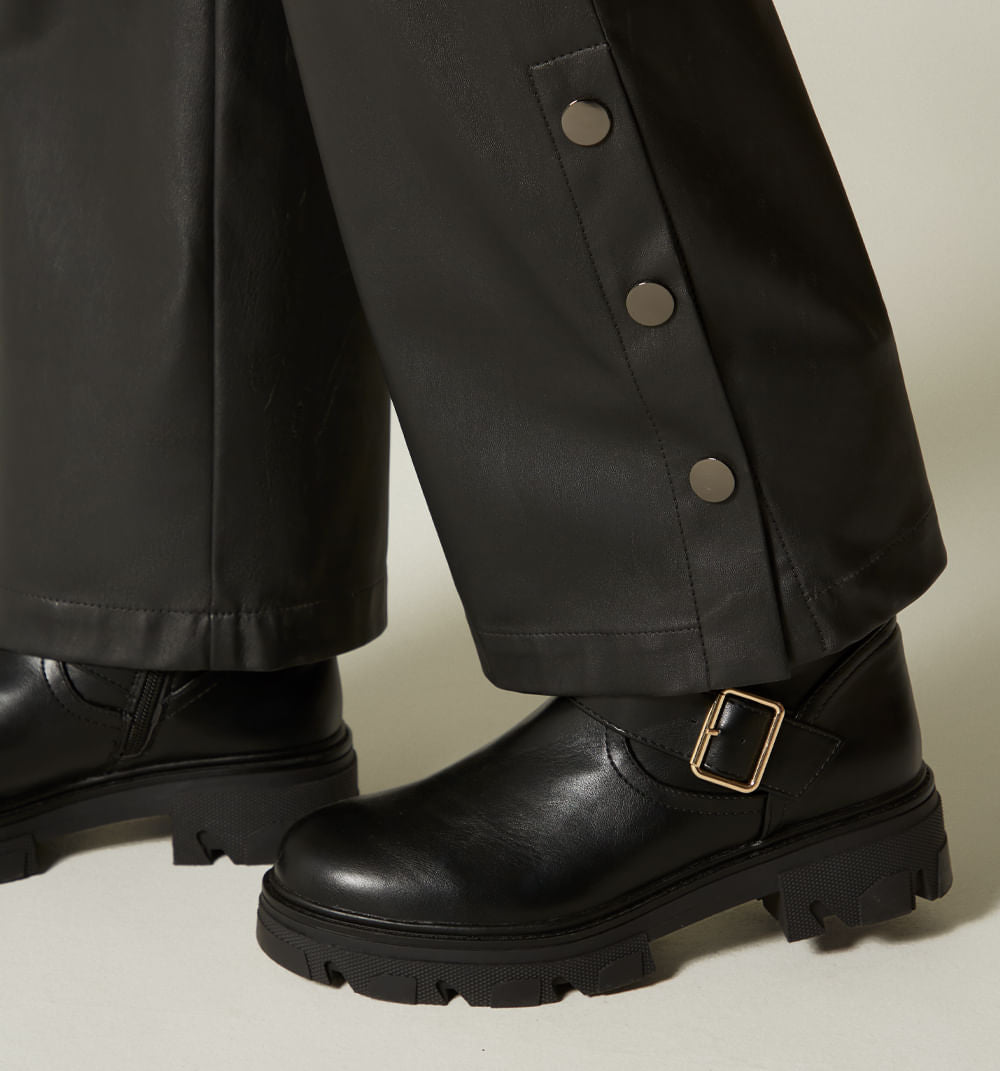 Pantalon Tiro Alto Con Detalle En Bota