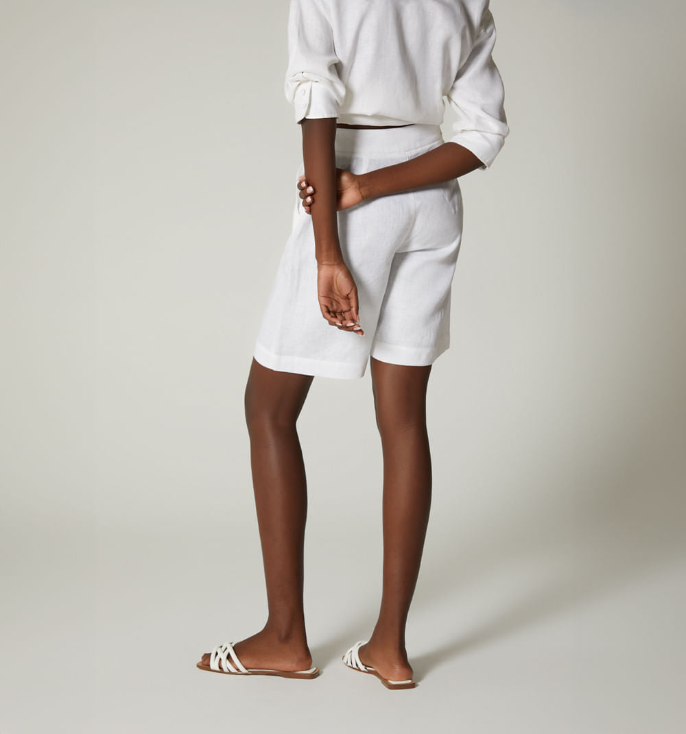 Short Tipo Bermuda Con Botones En Delant
